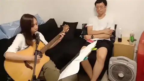 成果發表會現場：大家一起看同學上台演奏（2023/11）