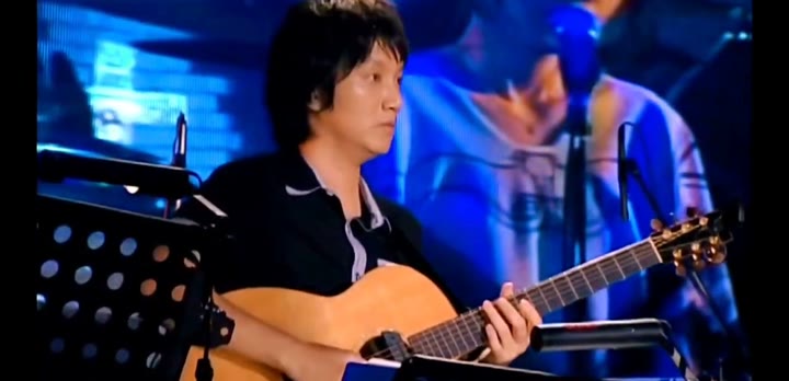 盧家宏在田馥甄演唱會〈舞孃〉反手彈炫技